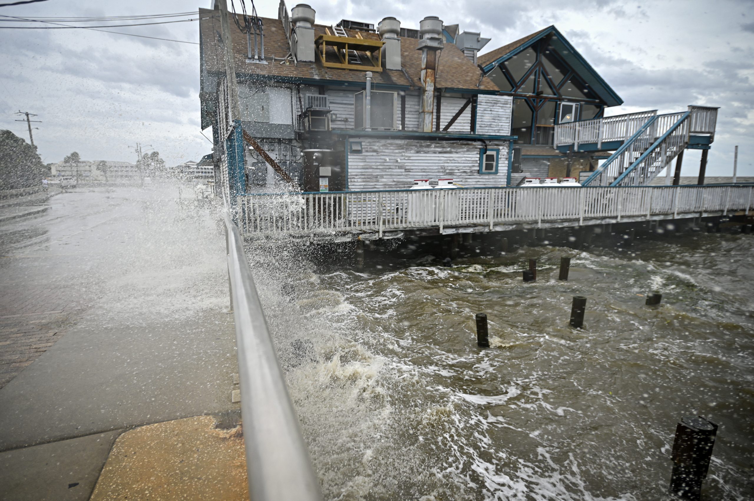 Pier de Saint Peter, na Flórida, antes da passagem do furacão Helene. Em 26 de setembro de 2024. © AP - Martha Asencio-Rhine
