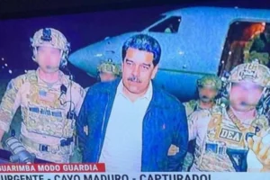 Nicolás Maduro em discurso oficial com bandeira da Venezuela ao fundo