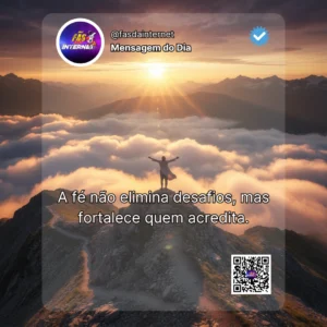 Pessoa no topo da montanha ao nascer do sol simbolizando fé, força e superação dos desafios